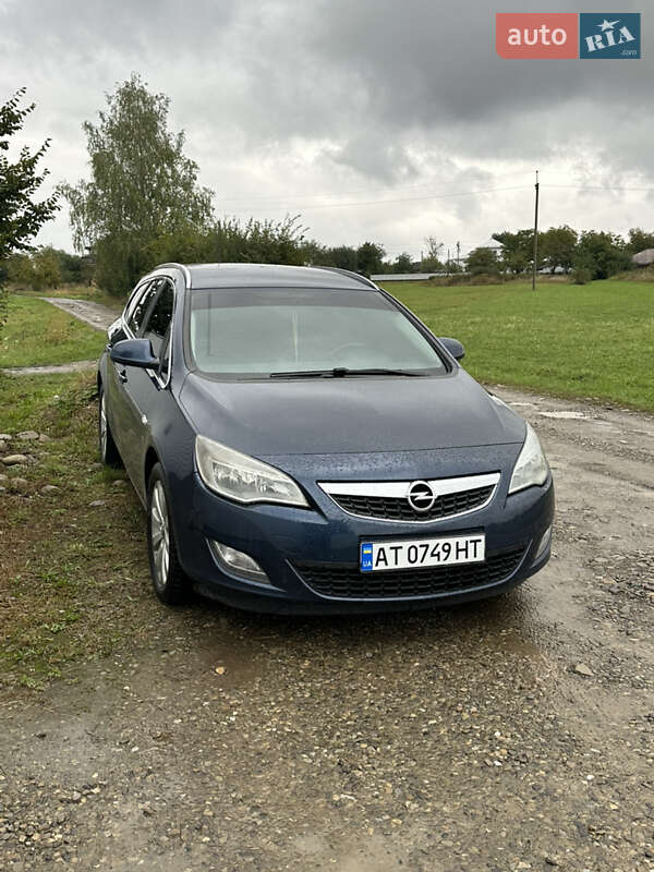 Универсал Opel Astra 2012 в Косове