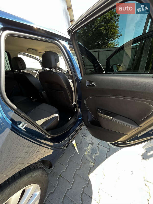 Универсал Opel Astra 2012 в Косове