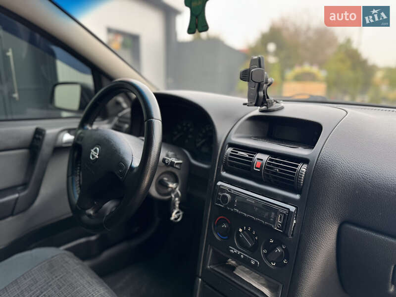 Седан Opel Astra 2007 в Новом Буге