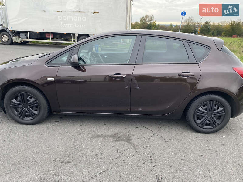 Хетчбек Opel Astra 2011 в Рівному