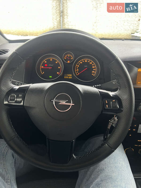 Универсал Opel Astra 2009 в Львове