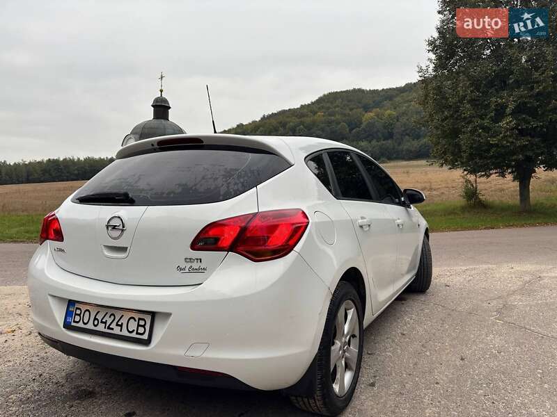 Хэтчбек Opel Astra 2010 в Жовкве