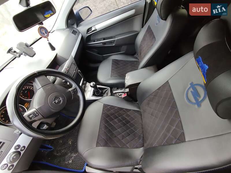 Универсал Opel Astra 2005 в Самборе