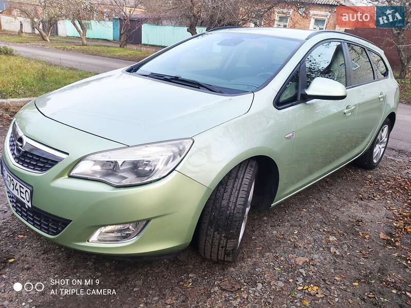 Універсал Opel Astra 2011 в Харкові