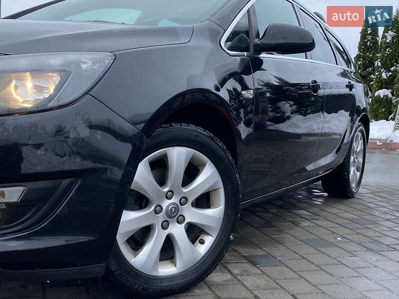 Универсал Opel Astra 2014 в Ивано-Франковске
