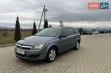 Универсал Opel Astra 2006 в Иршаве