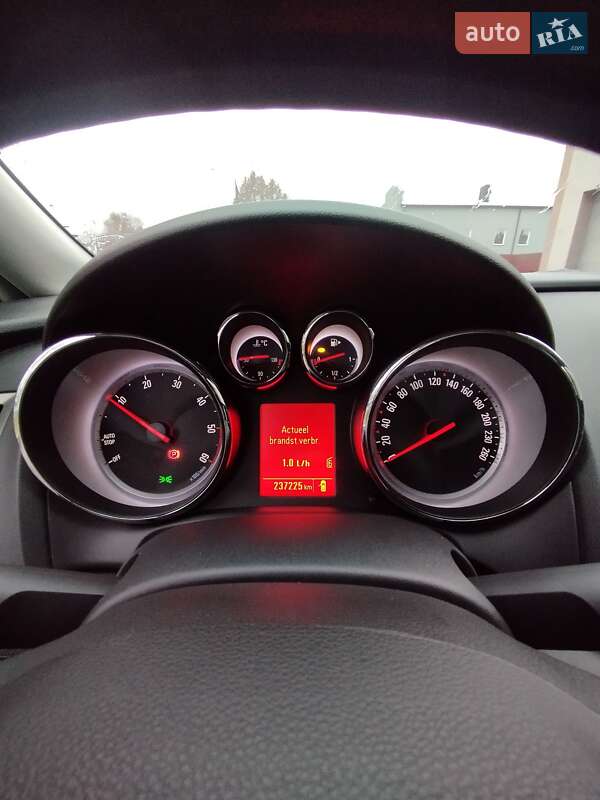 Універсал Opel Astra 2011 в Луцьку