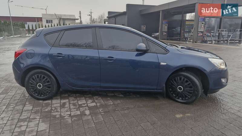 Хетчбек Opel Astra 2010 в Івано-Франківську