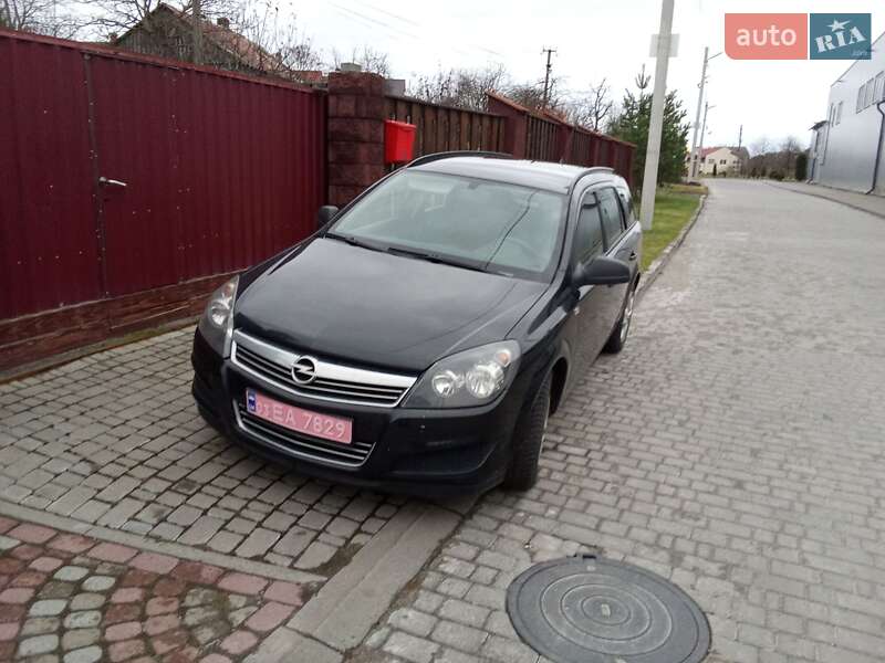 Универсал Opel Astra 2012 в Львове