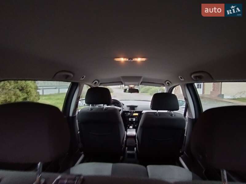 Универсал Opel Astra 2010 в Звягеле