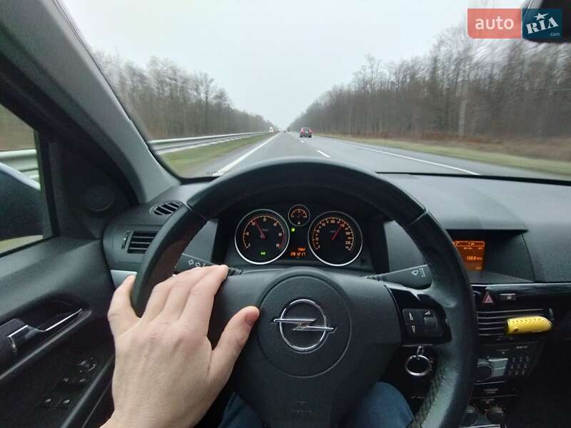 Универсал Opel Astra 2010 в Звягеле