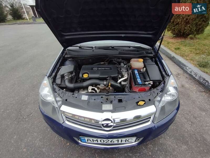 Универсал Opel Astra 2010 в Звягеле
