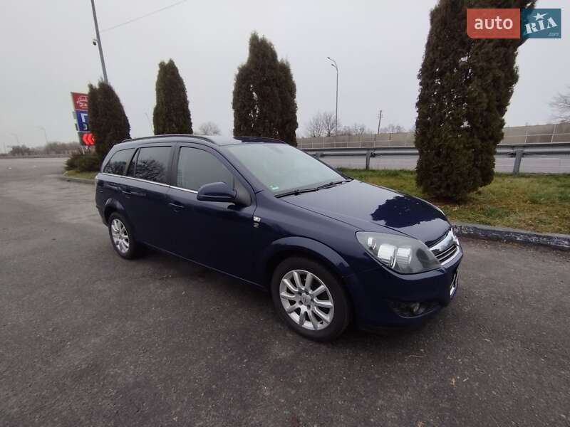 Универсал Opel Astra 2010 в Звягеле