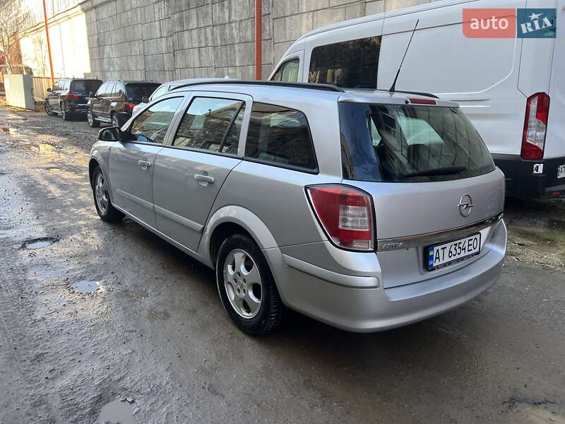 Универсал Opel Astra 2008 в Ивано-Франковске