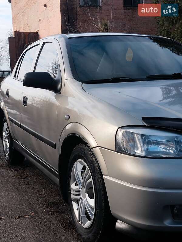 Седан Opel Astra 2008 в Христинівці