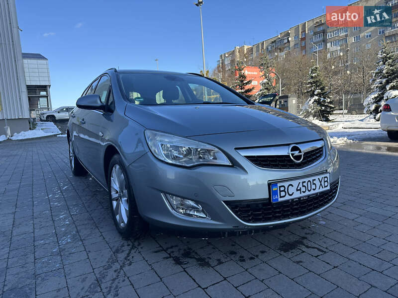 Універсал Opel Astra 2012 в Львові