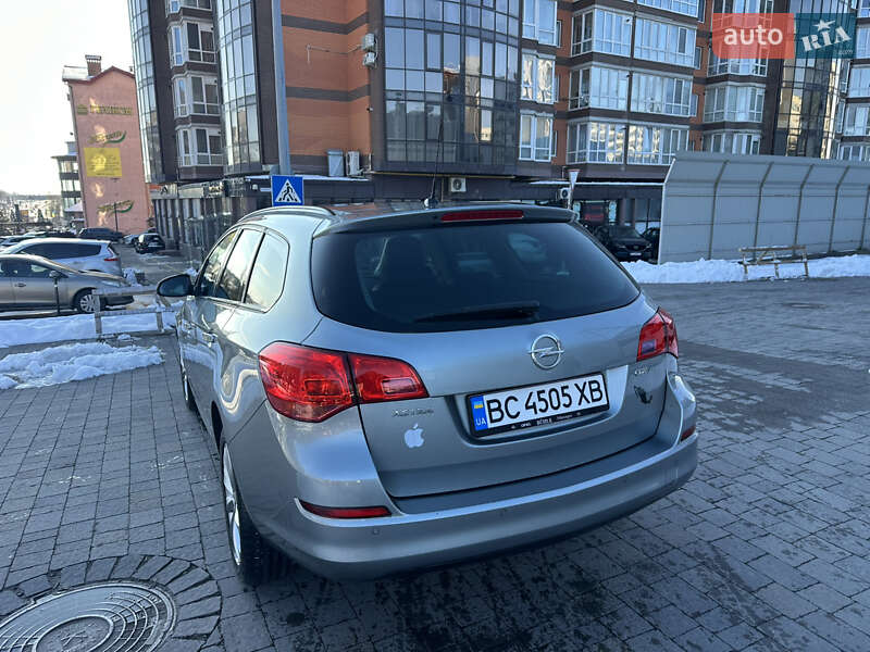 Універсал Opel Astra 2012 в Львові