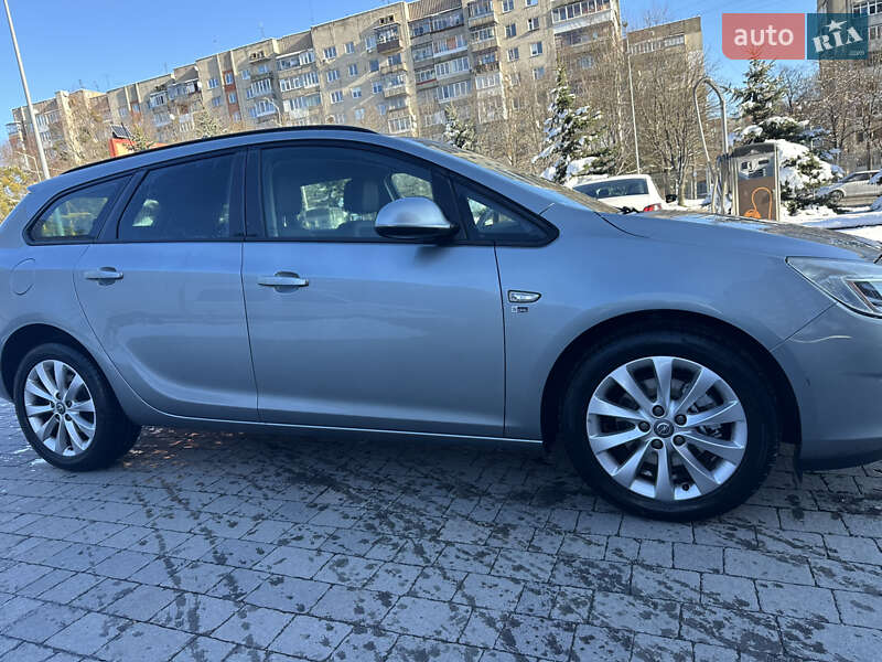 Універсал Opel Astra 2012 в Львові