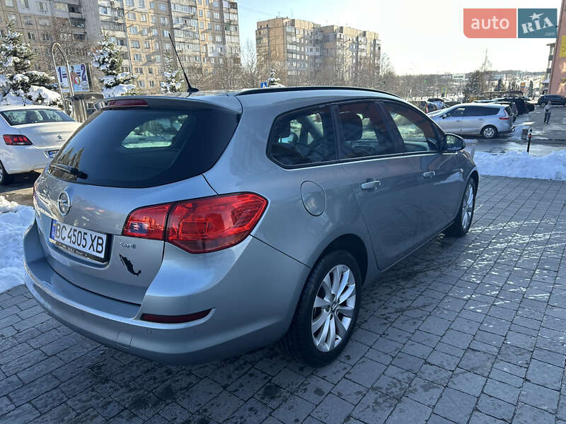 Універсал Opel Astra 2012 в Львові
