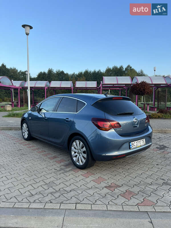 Хэтчбек Opel Astra 2015 в Львове