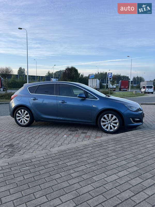 Хэтчбек Opel Astra 2015 в Львове