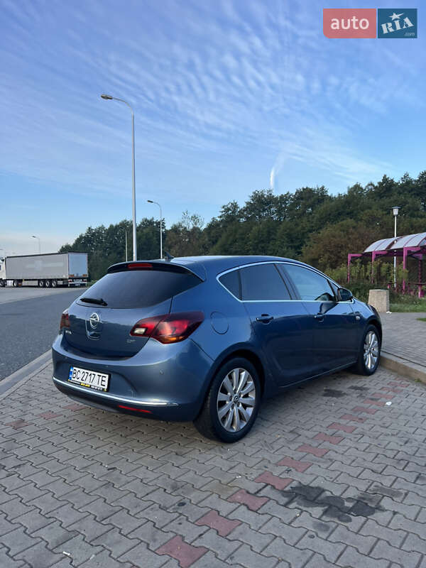Хэтчбек Opel Astra 2015 в Львове