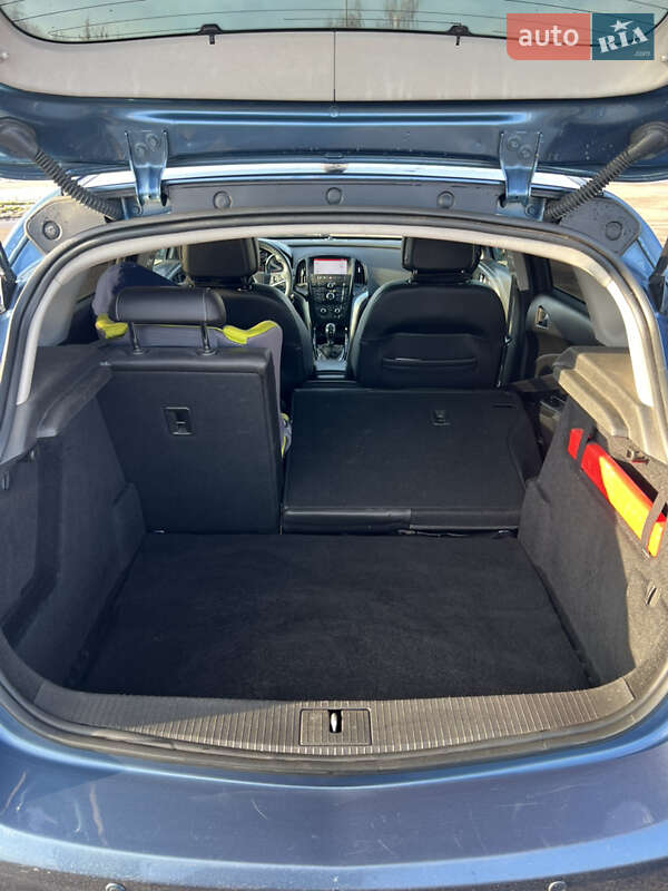 Хэтчбек Opel Astra 2015 в Львове