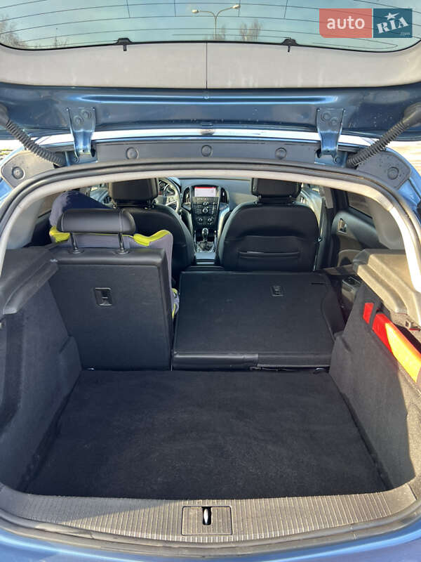 Хэтчбек Opel Astra 2015 в Львове