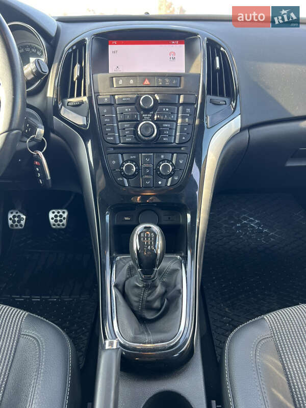 Хэтчбек Opel Astra 2015 в Львове