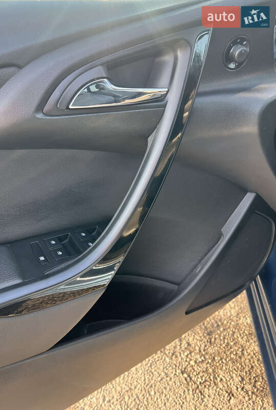 Хэтчбек Opel Astra 2015 в Львове