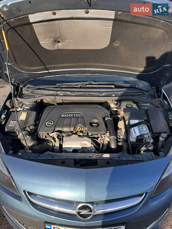 Хэтчбек Opel Astra 2015 в Львове