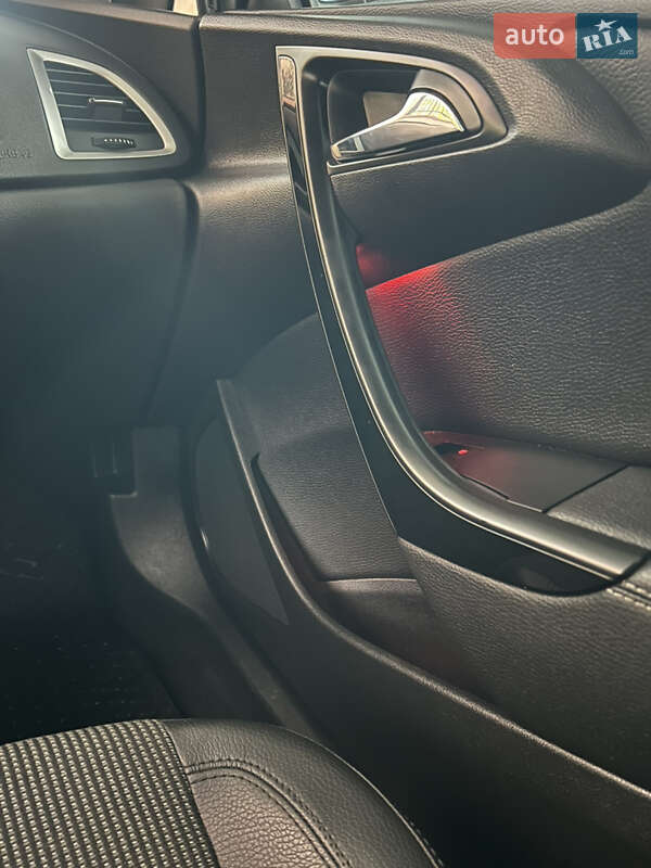 Хэтчбек Opel Astra 2015 в Львове