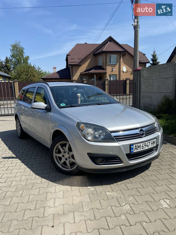 Універсал Opel Astra 2005 в Бердичеві