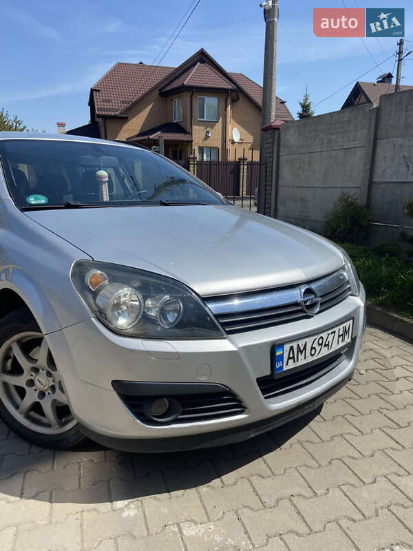 Універсал Opel Astra 2005 в Бердичеві