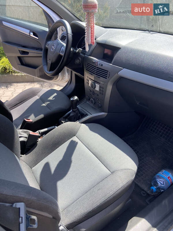 Універсал Opel Astra 2005 в Бердичеві