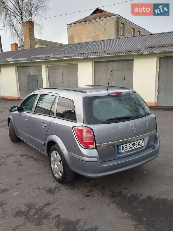 Универсал Opel Astra 2005 в Тростянце