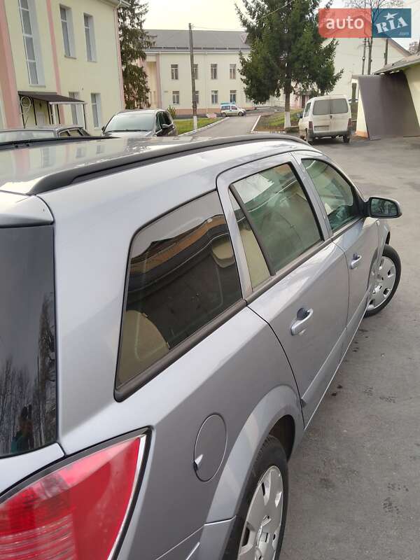 Универсал Opel Astra 2005 в Тростянце