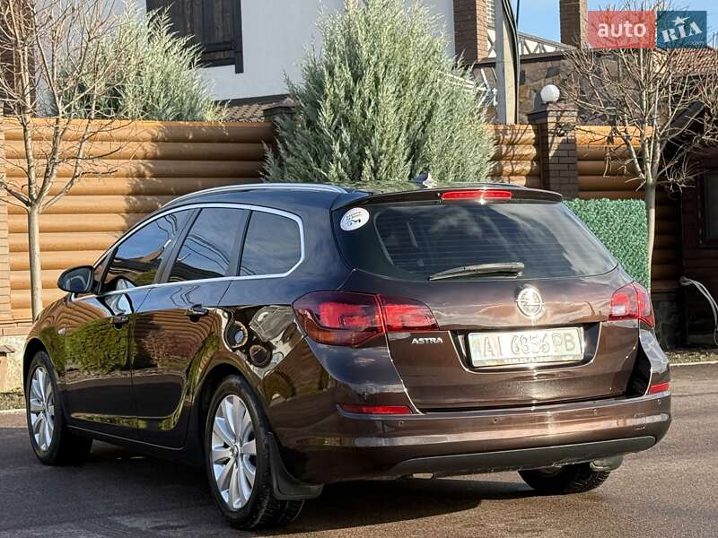 Универсал Opel Astra 2012 в Киеве