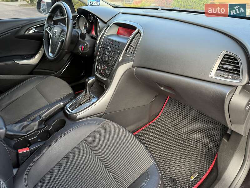 Универсал Opel Astra 2012 в Киеве