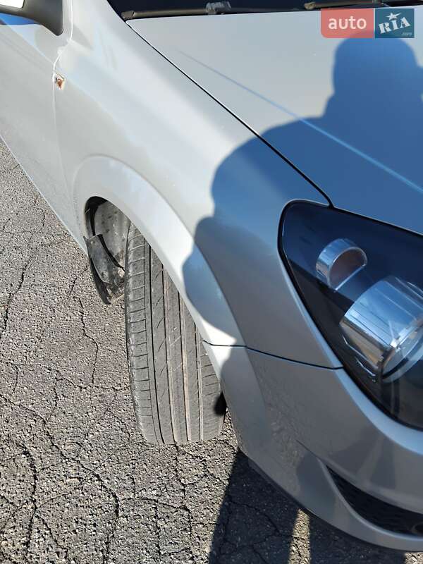 Хетчбек Opel Astra 2011 в Запоріжжі