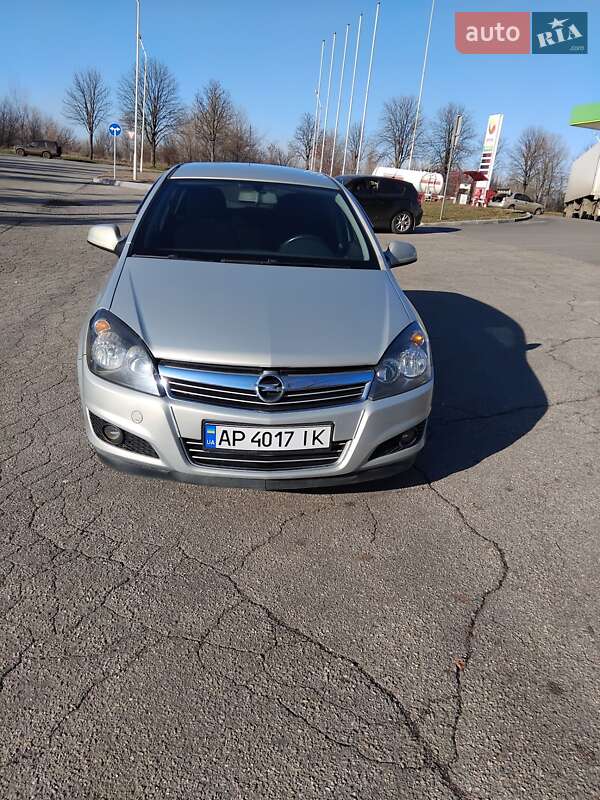 Хетчбек Opel Astra 2011 в Запоріжжі
