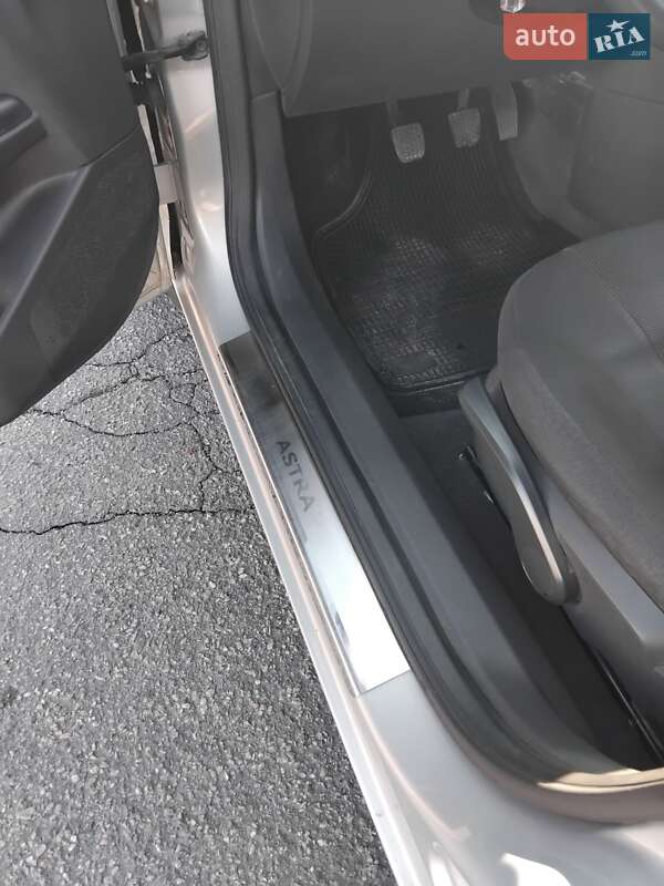 Хетчбек Opel Astra 2011 в Запоріжжі