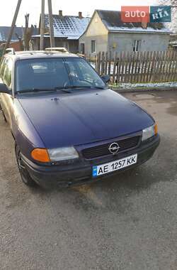 Універсал Opel Astra 1995 в Володимирі