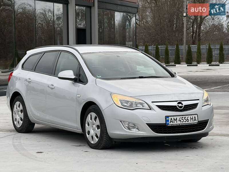 Универсал Opel Astra 2012 в Звягеле