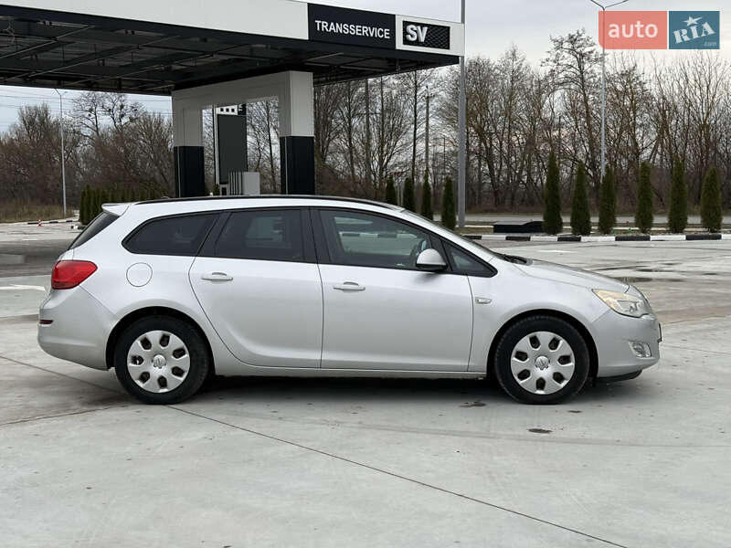 Универсал Opel Astra 2012 в Звягеле