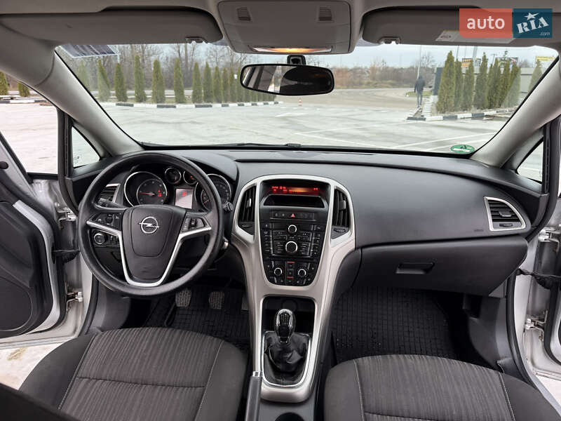 Универсал Opel Astra 2012 в Звягеле