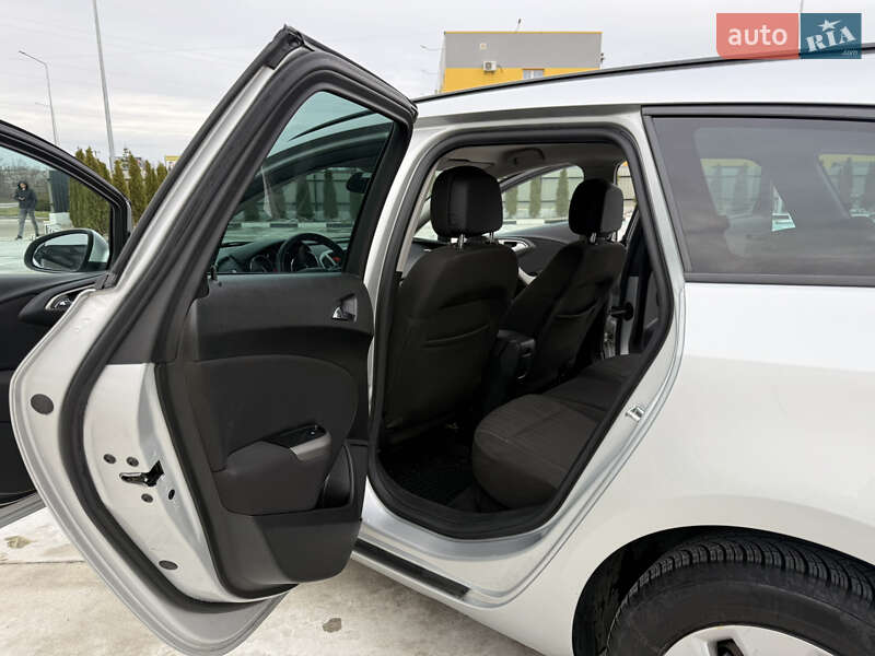 Универсал Opel Astra 2012 в Звягеле