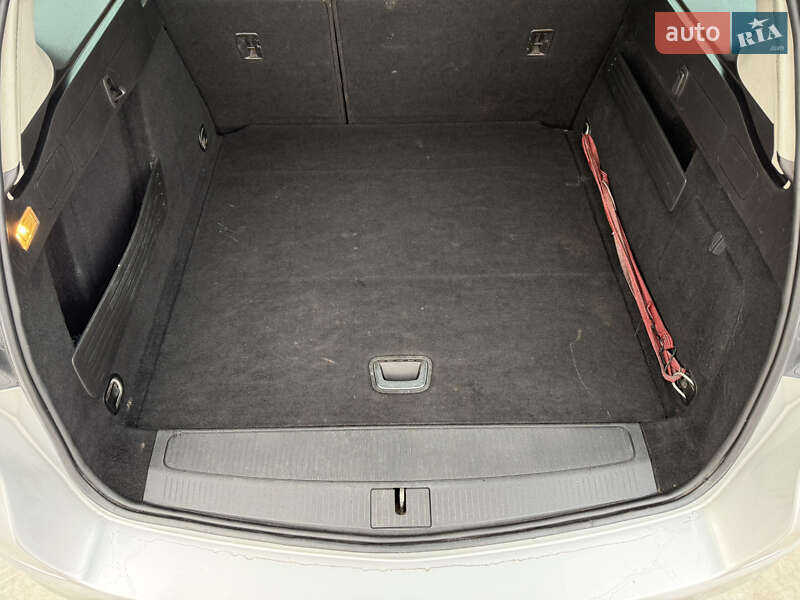 Универсал Opel Astra 2012 в Звягеле