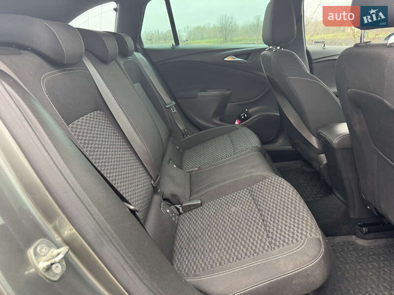 Універсал Opel Astra 2017 в Полтаві