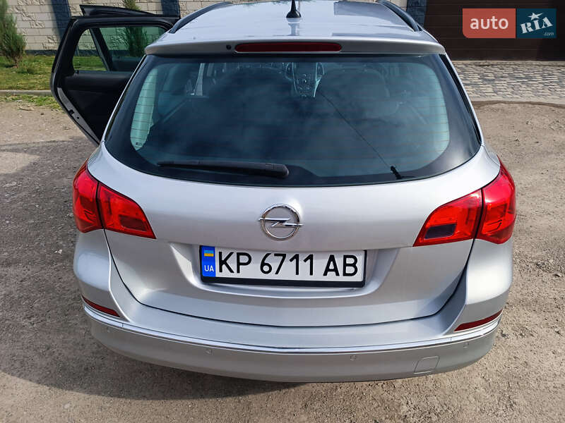 Універсал Opel Astra 2014 в Запоріжжі